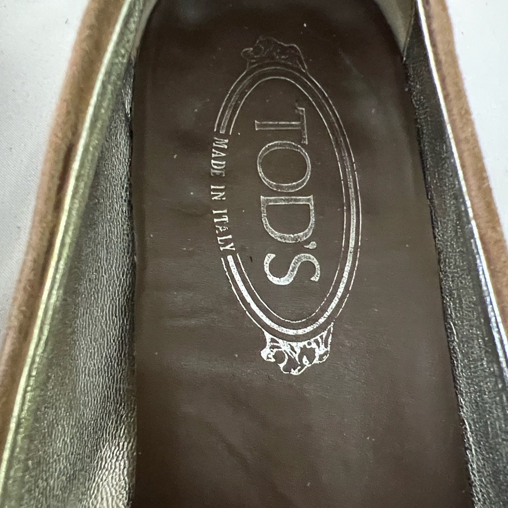 Tod's Gorgeous Light Brown Suede Loafers Made in Italy Women’s Size 40.